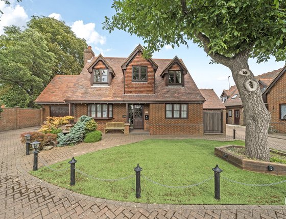 Lammas Drive, Milton Regis, Sittingbourne, Kent, ME10, 7839 - Quealy & Co