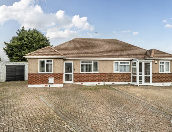 Bourne Grove, Sittingbourne, ME10, 9810 - Quealy & Co