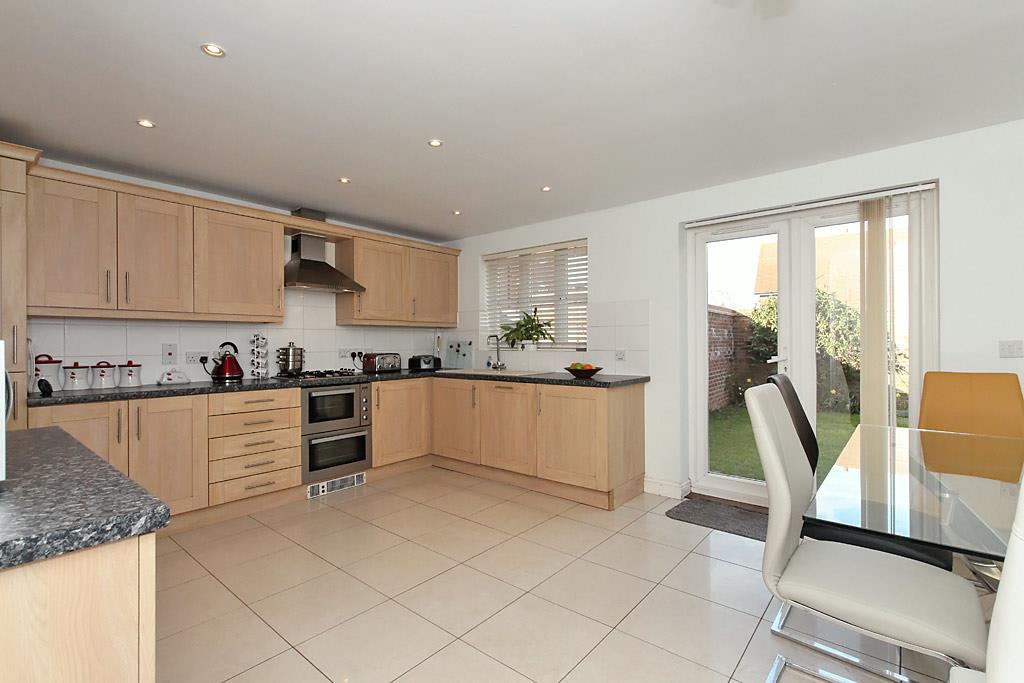 5 Bedroom house for sale in Rose Walk, Sittingbourne, ME10 Quealy & Co