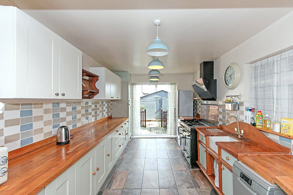 4 Bedroom house for sale in Main Road, Queenborough, ME11 Quealy & Co