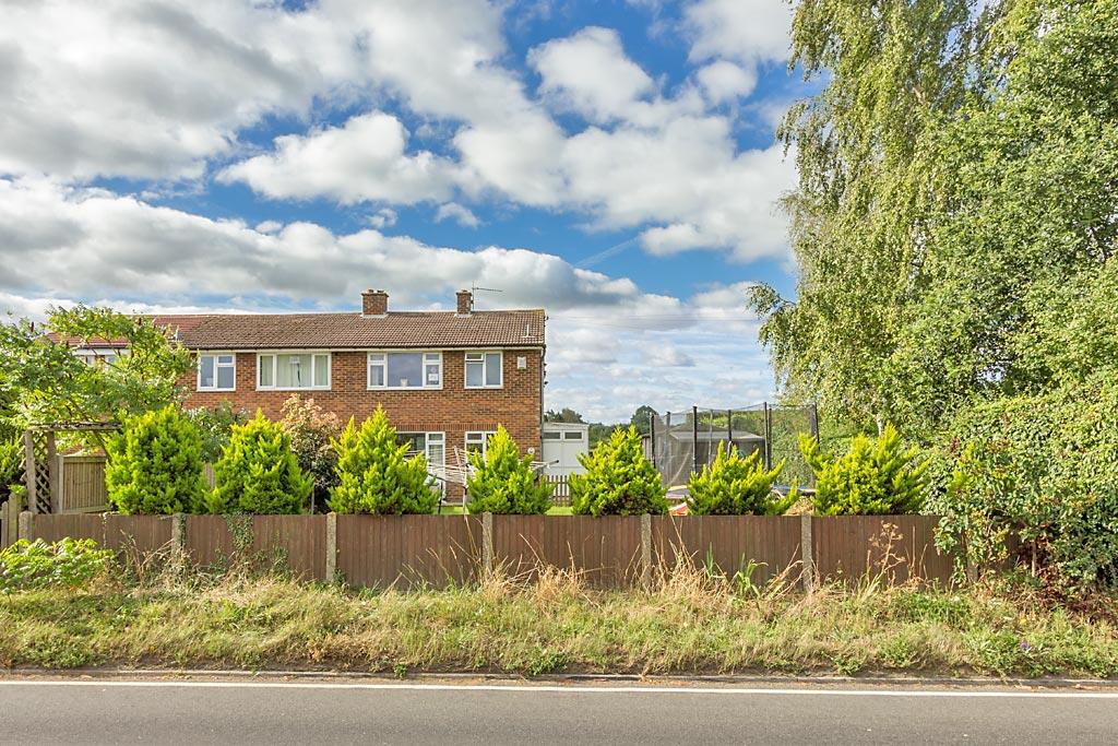 3 Bedroom house for sale in London Road, Newington, Sittingbourne, Kent